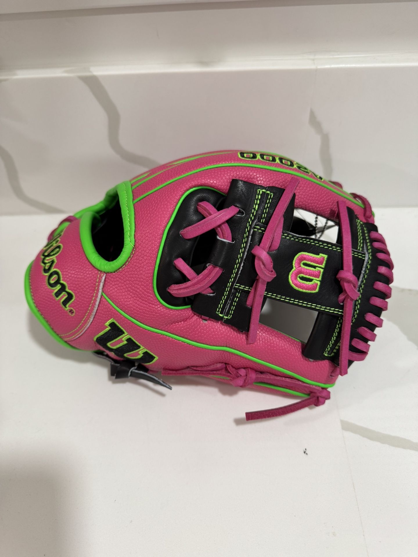 A2000 Baseball Glove