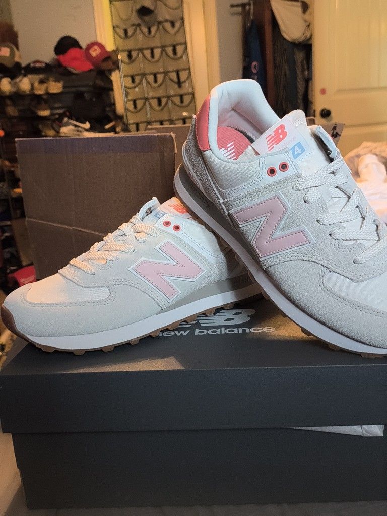 Girls New Balances Never Worn Size13 Ti