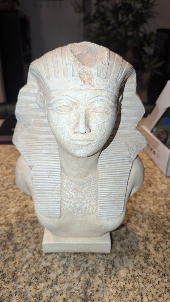Bust of Queen Hatshepsut Metropolitan Museum of Art New York 18th Dynasty 1500 B.C.