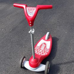 Radio Flyer Kids Scooter with Adjustable Handlebar