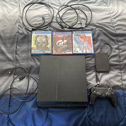 PS4 FOR SALE 