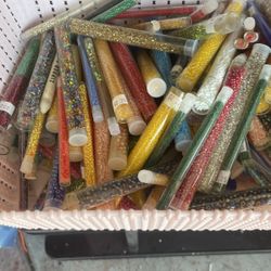 HUNDREDS OF BEADS ARTS AND CRAFTS 