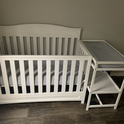 Baby Crib With Changing Table