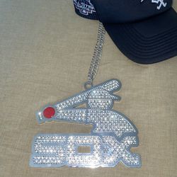 RARE Chicago White Sox Home Run Chain & Hat ………… Jewelry Sports Memorabilia Baseball