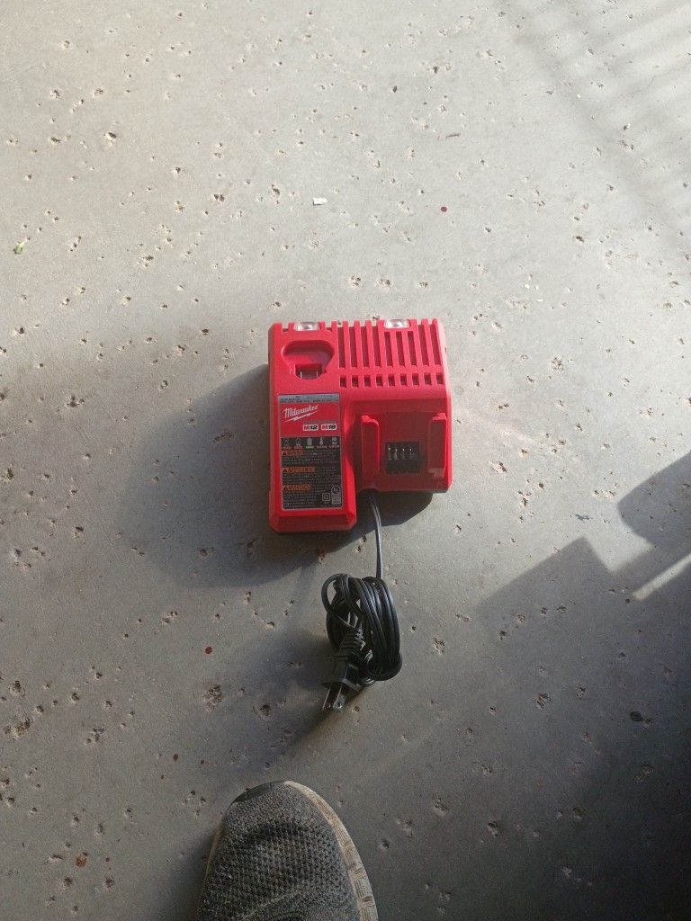 Milwaukee 18 Volt Charger