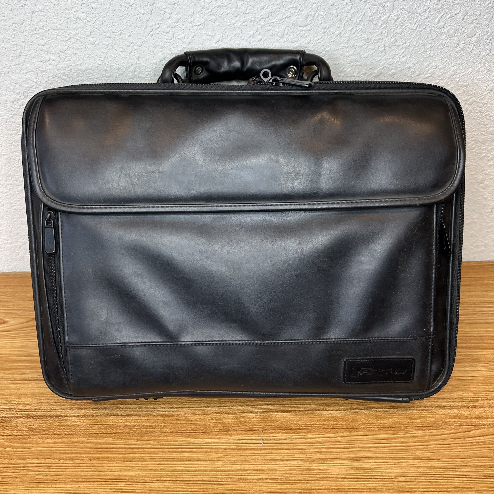 Targus Black Universal Notebook Case Vintage Faux Leather Laptop Bag Briefcase