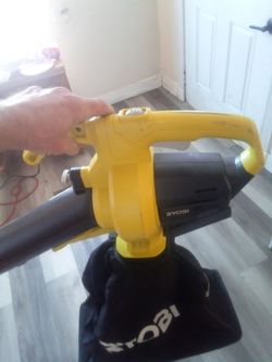 Leaf vacuum