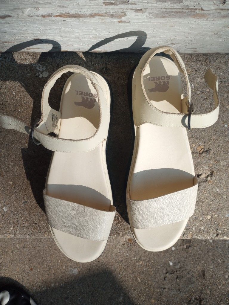 SOREL Dayspring Sandal
Shop all SOREL size 9.5