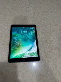 Apple iPad 5th Generation 32GB – Unlocked, Great Condition