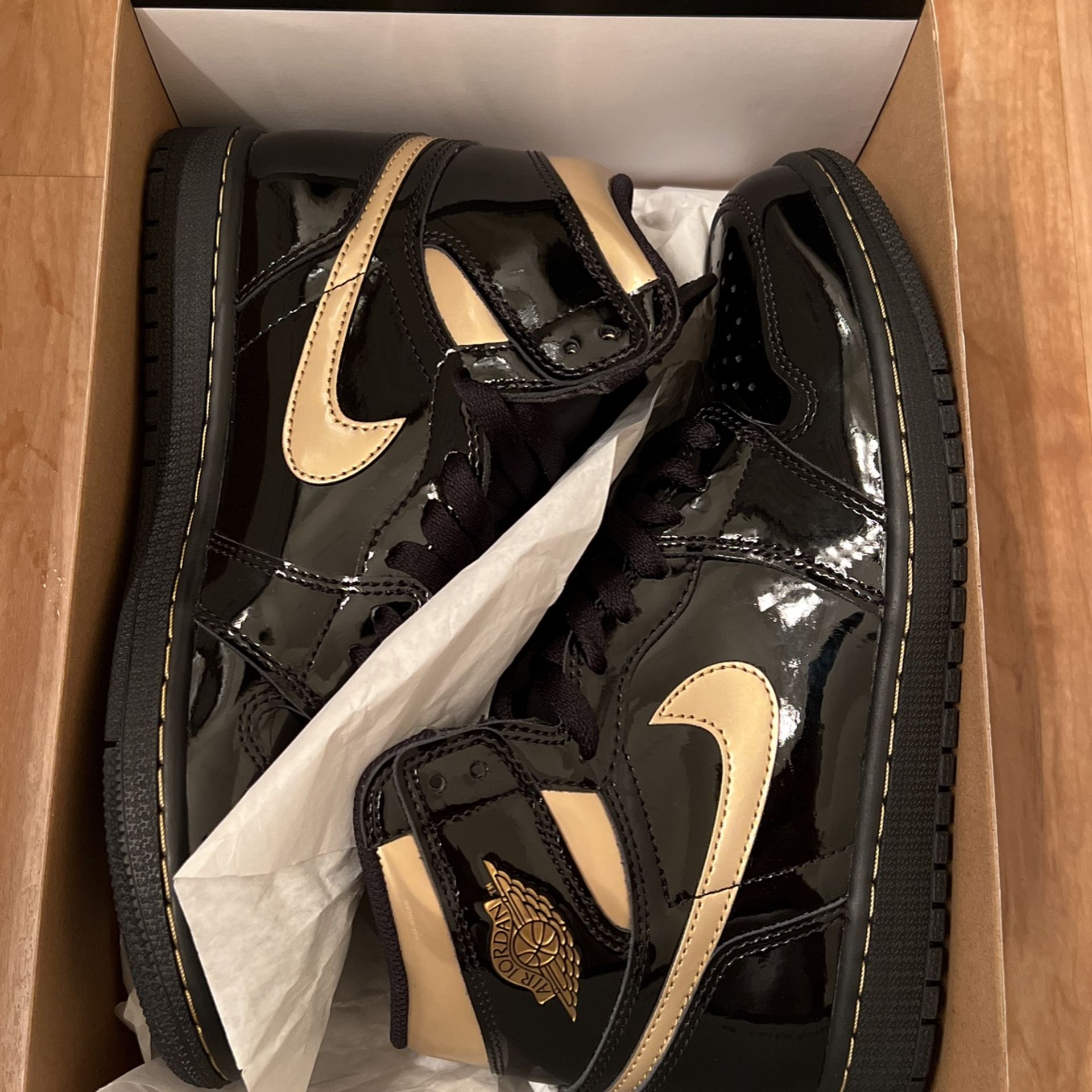 Jordan 1 Retro High Black Metallic Gold Size 8 In Mens