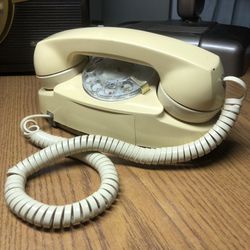 Old dial phone ☎️ as in pic 👍🏻