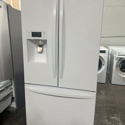 Shiny White Kenmore Frenchdoor water ice can deliver