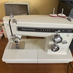 Kenmore Sewing Machine/Works Great