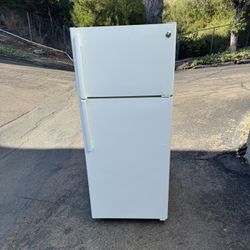 Household GE Refrigerator Fridge Freezer Great For Garage