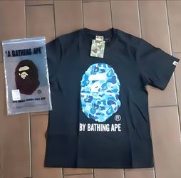 A BATHING APE TEE SIZE XL FITS LIKE A L
