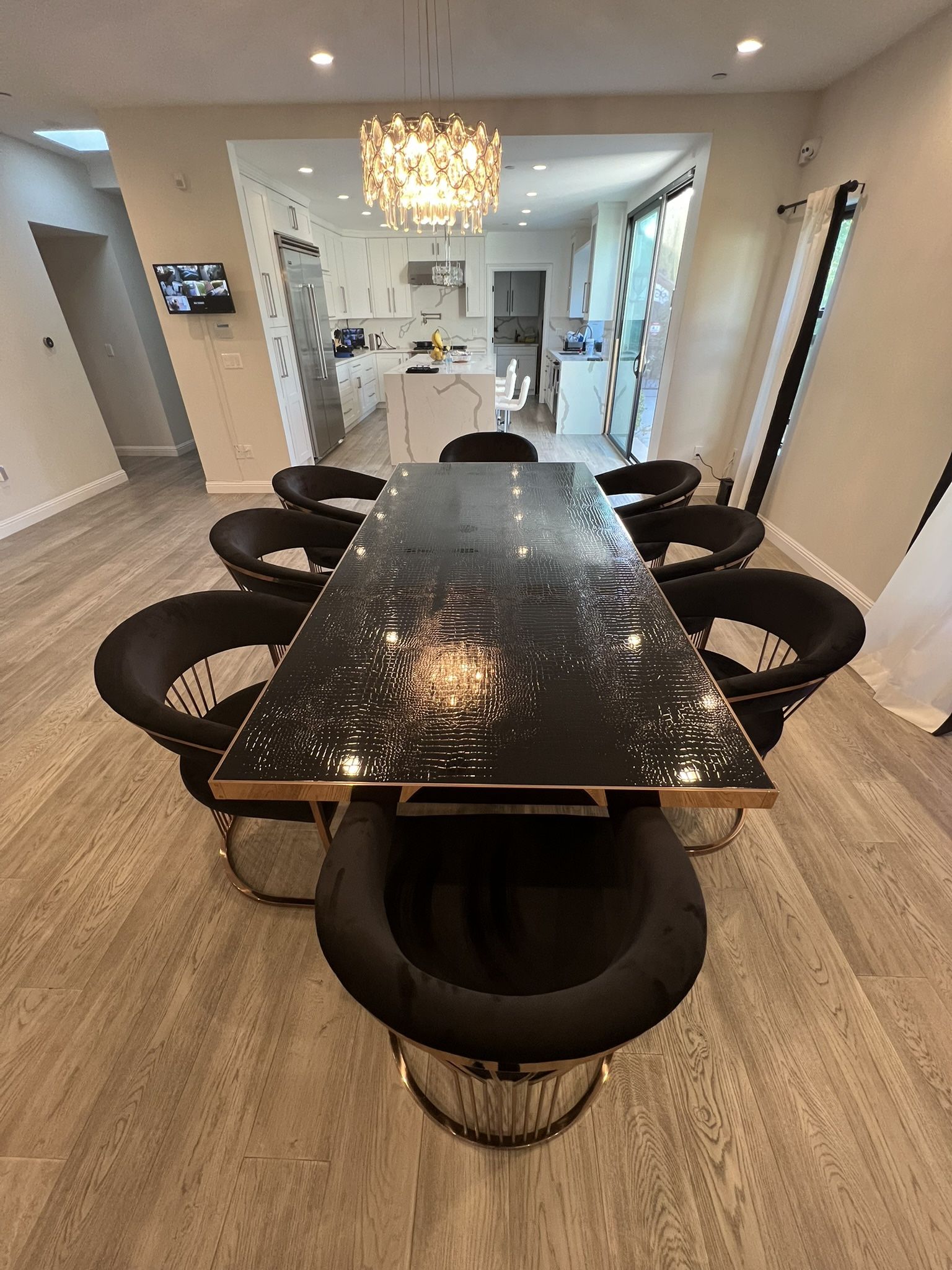 Like New Table Worth 7k