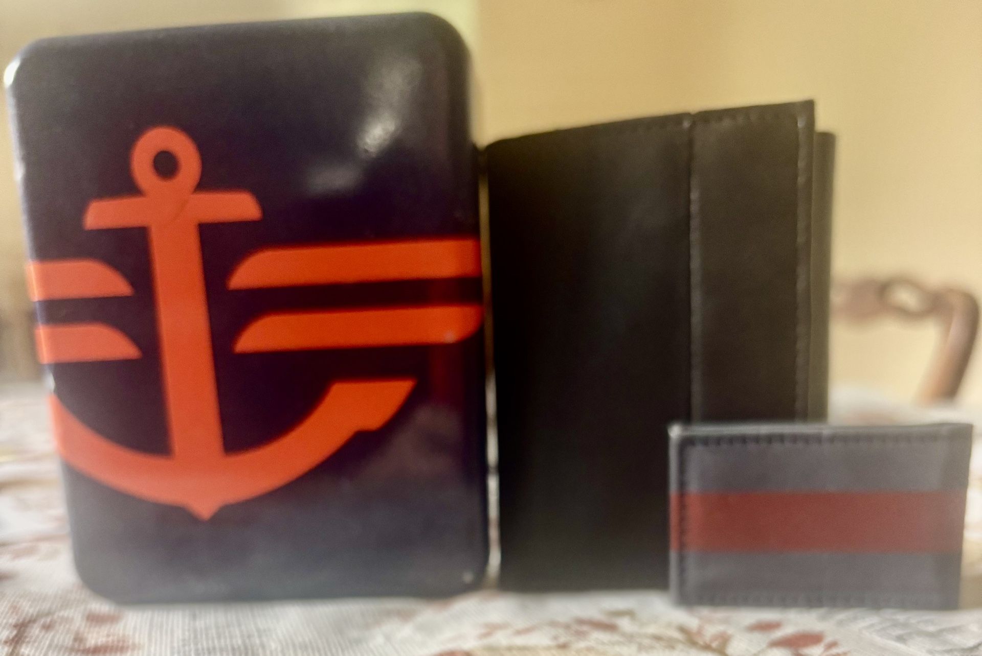 Men’s Trifold Docker’s Wallet With Magnetic Money Clip