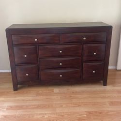 9- Drawer Wooden Dresser 