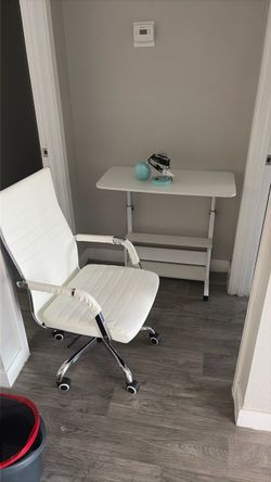 Chair, desk, and desk lamp