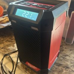 Milwaukee Bluetooth Radio 