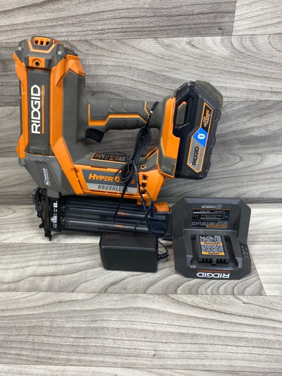 A1 Hawk – RIDGID R09890 (A1D014142) – 18V 18GA Brad Nailer w/ Battery & Charger