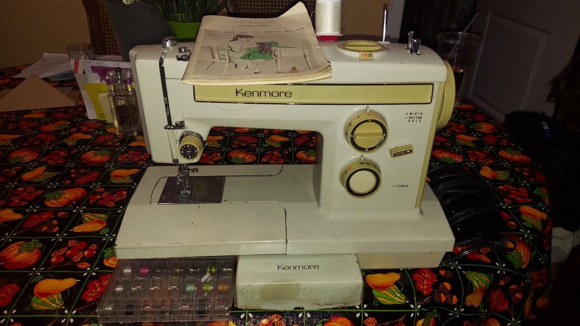 1978 Kenmore Sewing Machine Model Number 1525 for Sale in Dw Gdns, TX