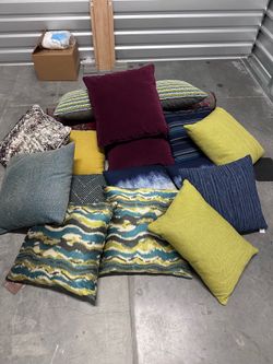Home decor pillows 15 total like new