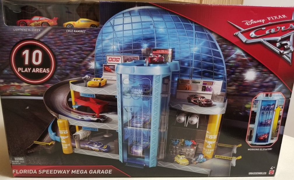 Cars 3 Florida Speedway Mega Garage Playset