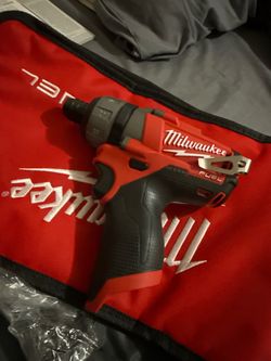 Milwaukee m12 2 speed driver with bag and battery