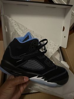 Black Carolina 5s Size 8 1/2