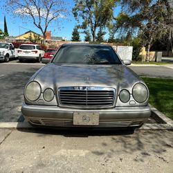 1997 Mercedes E320