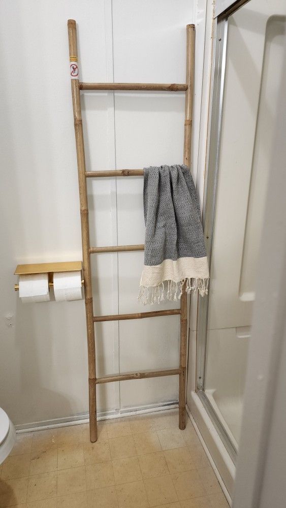 With Tags NEW Bamboo Towel/Blanket Ladder