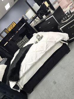 ✨️4pc Queen, King Bedrooms ✨️ Furniture Sectionals, Dining Avail
