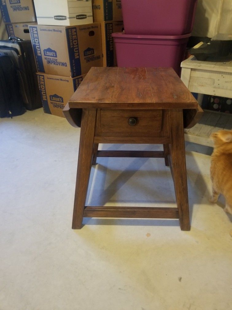 Broyhill Attic Heirlooms Drop Leaf Table