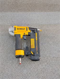 DEWALT (DWFP12233) 18-Gauge Precision Point Brad Nailer.