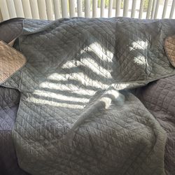 Ameritex Waterproof Pet Couch Cover – Small Sofa/Loveseat – Army Green (Reversible) 