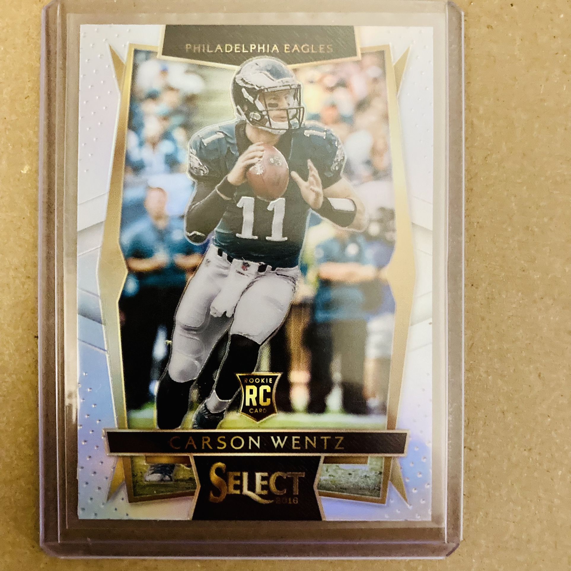 Carson Wentz 2016 Rookie Card Panini Silver Prism In Top Loader