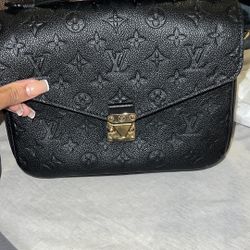 Louis Vuitton Pocketed Métis Bag - Like New 