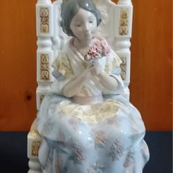 Retired Vintage Lladro 1396 "Appreciation" Attentive Valencia Girl Figurine Mint