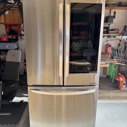 LG French door Refrigerator with Bottom freezer