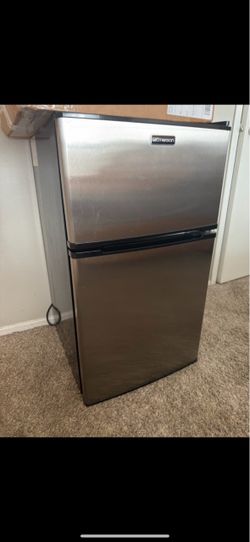 Mini refrigerator