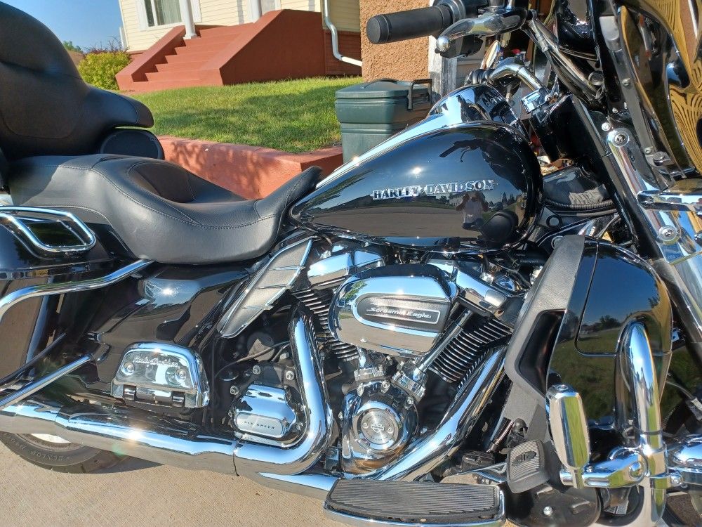 2018 HARLEY-DAVIDSON ULTRA LIMITED