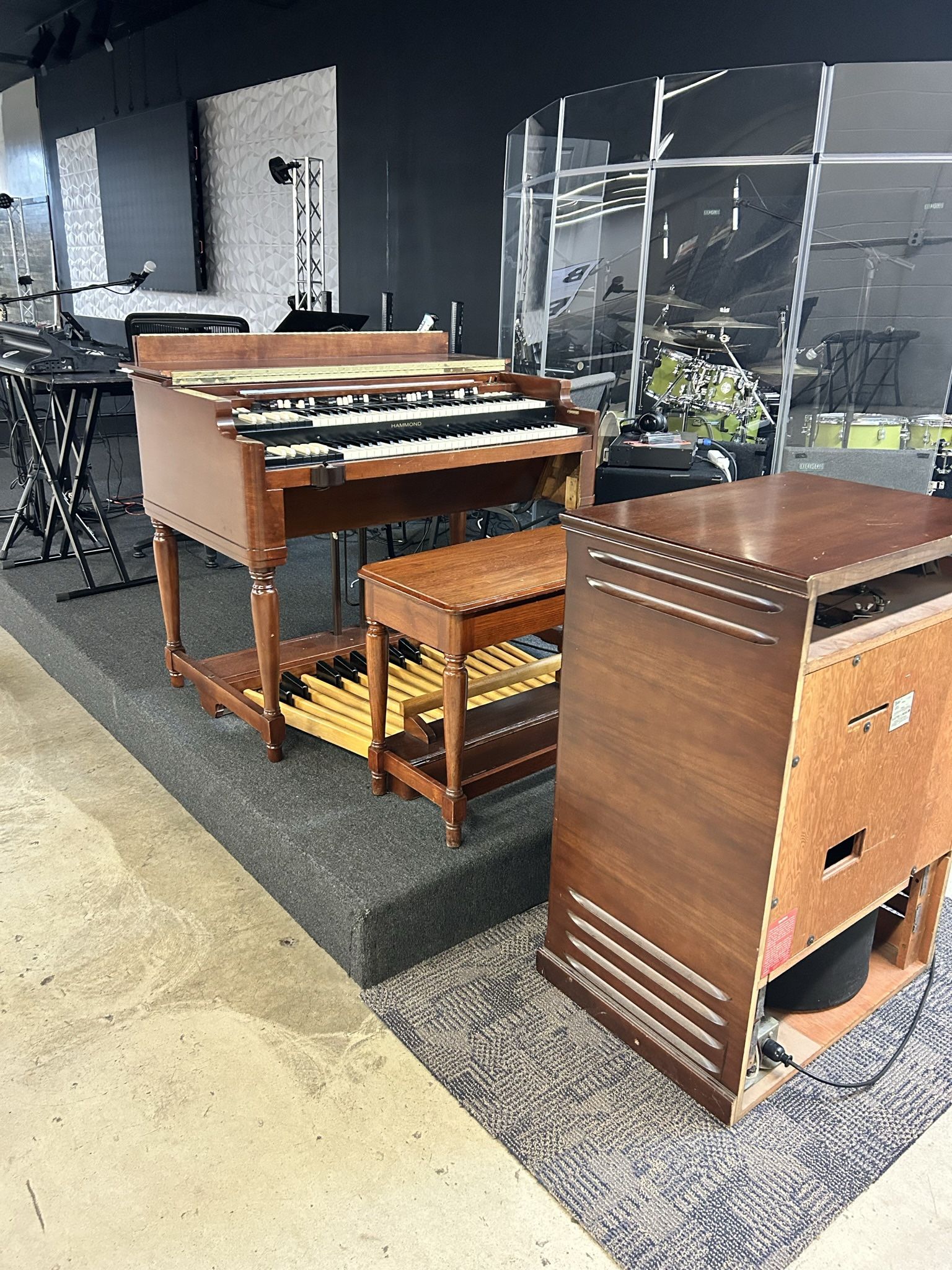 Hammond B3 Organ