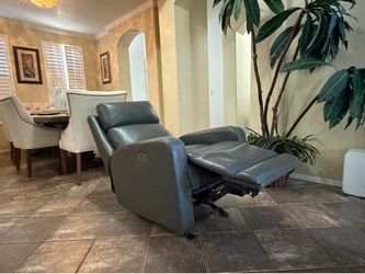 power leather glider recliner chair with power headrest in excellent condition