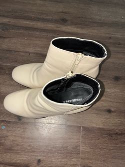 WOMANS boots