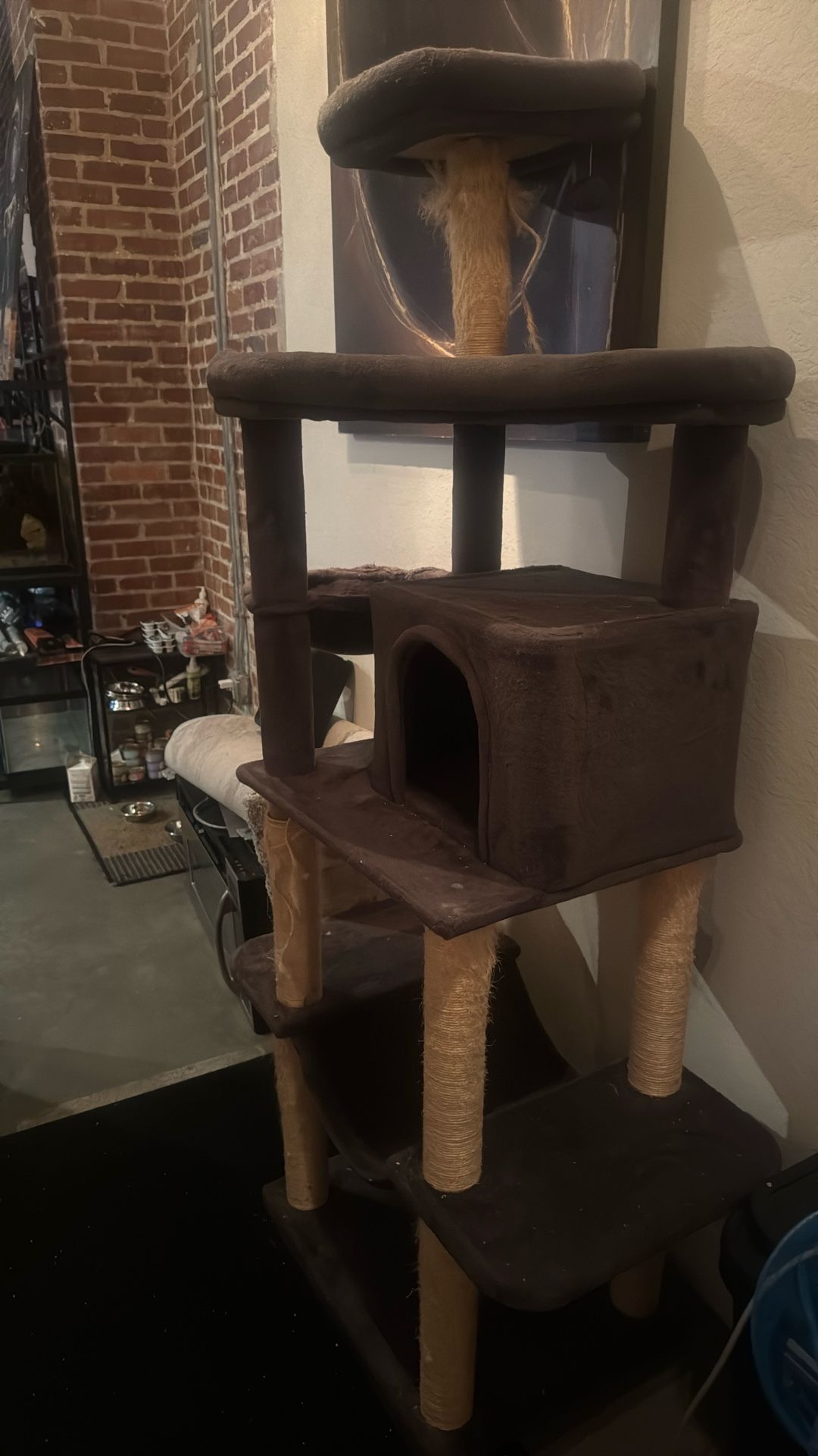 Tall Cat Tree - can hold very fat cats