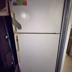 Hotpoint Apartment Size Refrigerator 16 Cuf ft 