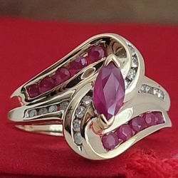 ❤️10k Size 7 Lovely Solid Yellow Gold Rubies and Diamonds Ring!/ Anillo de Oro con Rubíes y Diamantes! 👌🎁Post Tags: 10k 14k