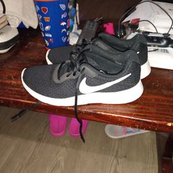 Kids Nike Size 6 1/2