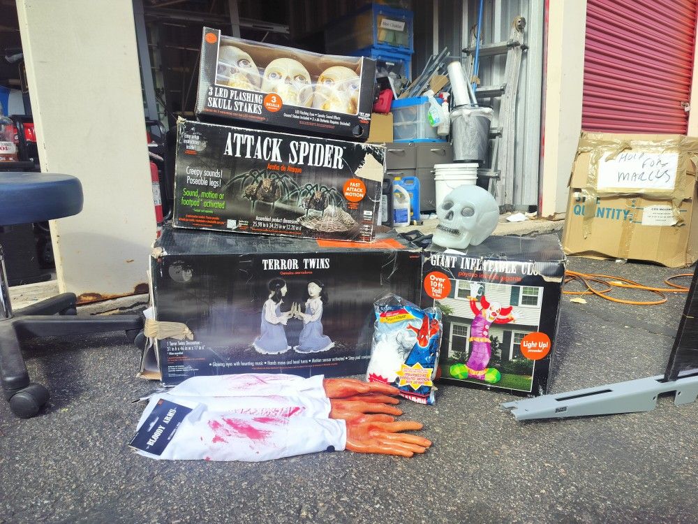 Halloween Decorations Bundle $300